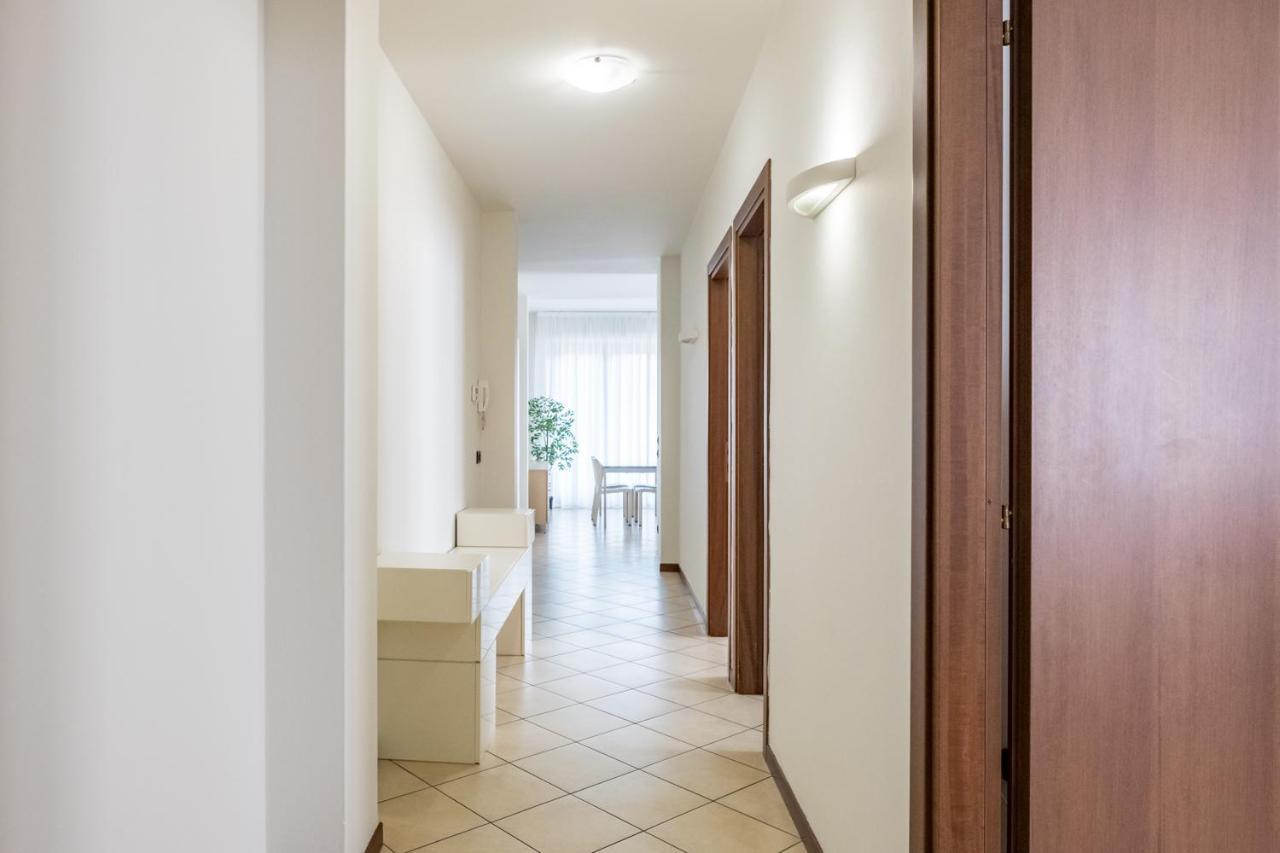 By The Lake Apartments - Centro Storico Desenzano del Garda Extérieur photo